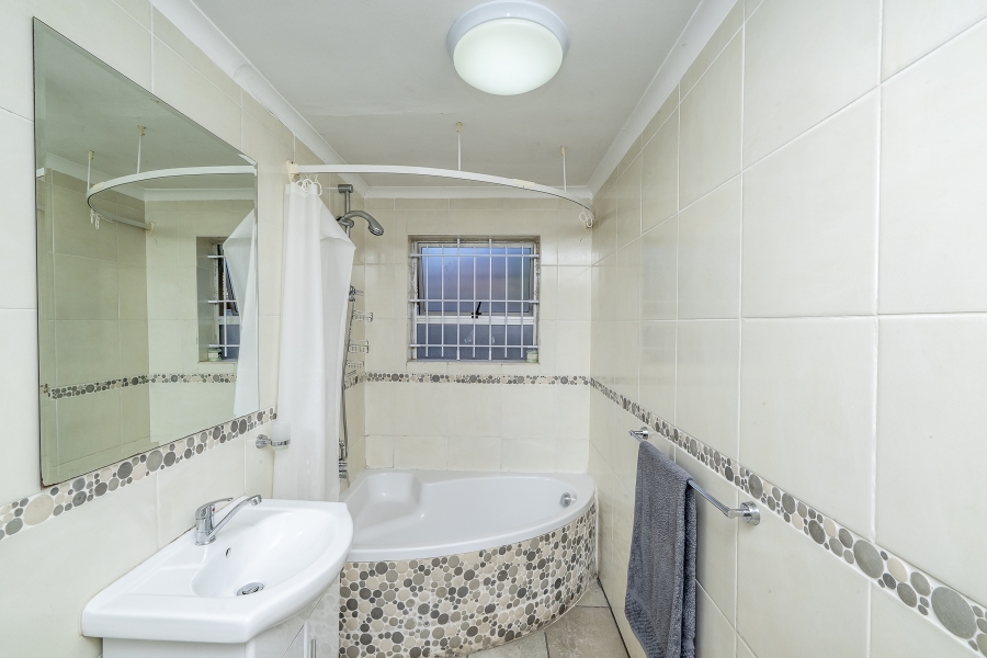 3 Bedroom Property for Sale in De Oude Spruit Western Cape